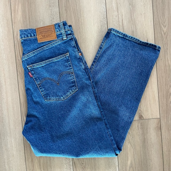 Levi's signature Ribcage Straight Ankle Jeans.  Womens size 30. - Picture 4 of 8